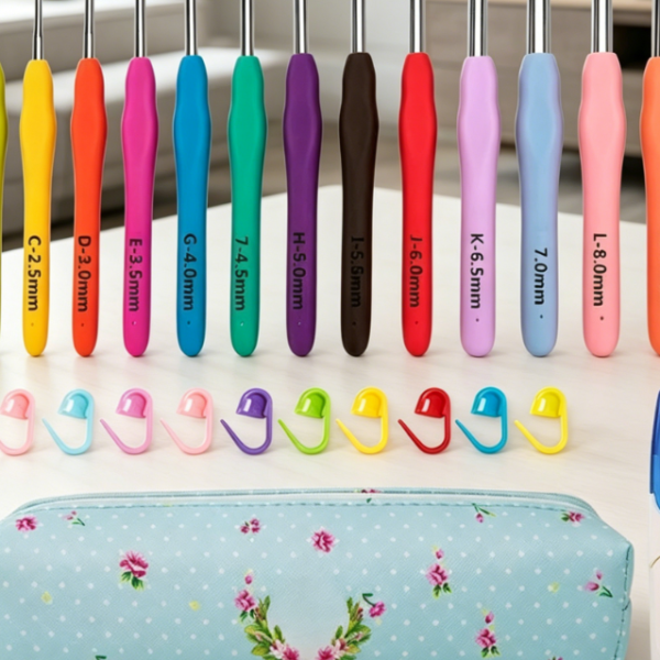 Multi-Size Ergonomic Crochet Hooks with Storage Box